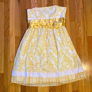 Sweet, feminine Charlotte Russe dress!